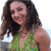 Studentessa in quinta liceo da ripetizioni di francese, spagnolo e inglese